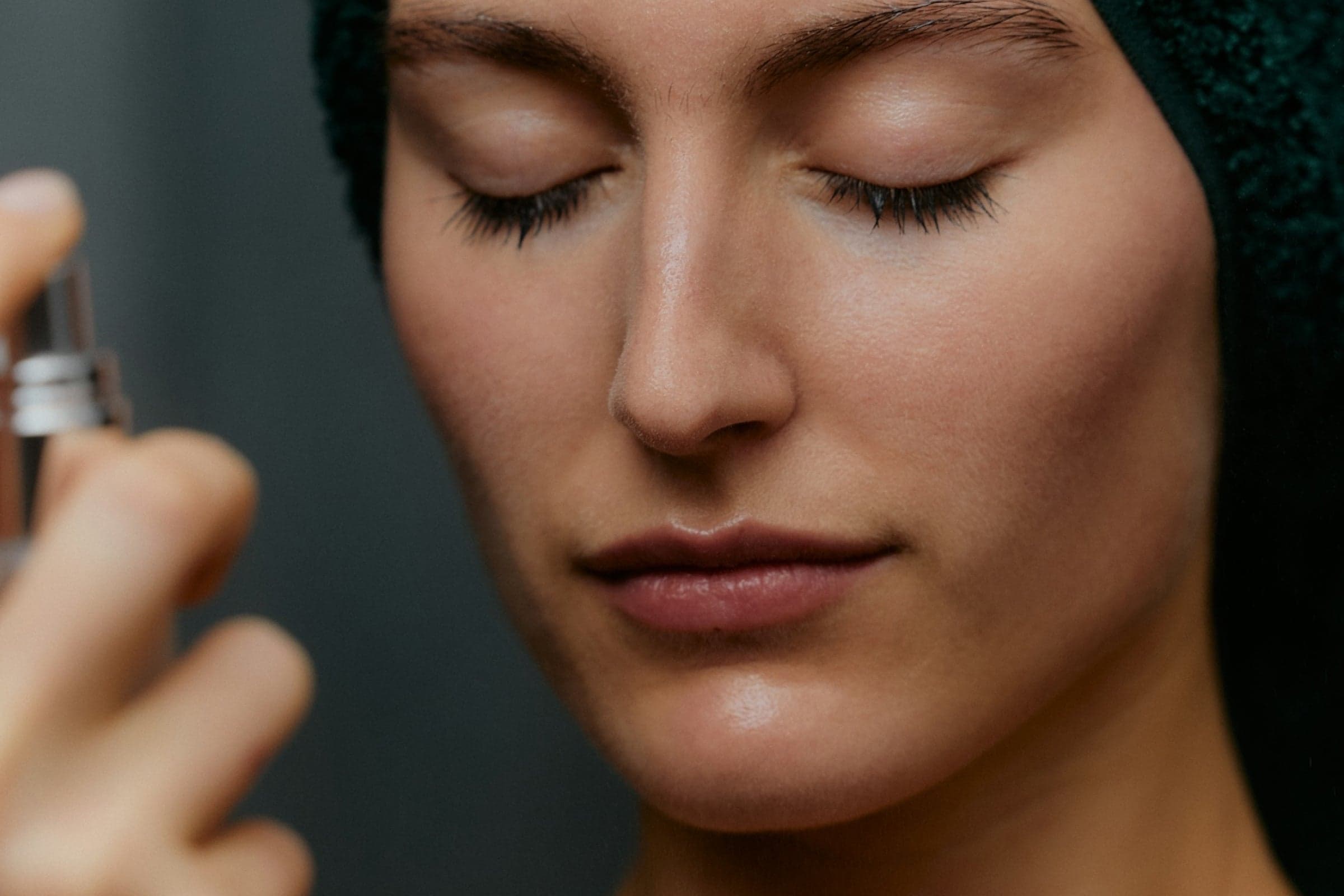 Why Your Morning And Evening Skincare Routines Should Be Different